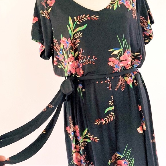 TABLE EIGHT floral jumpsuit with short sleeves and waist tie SIZE L - Picture 4 of 9